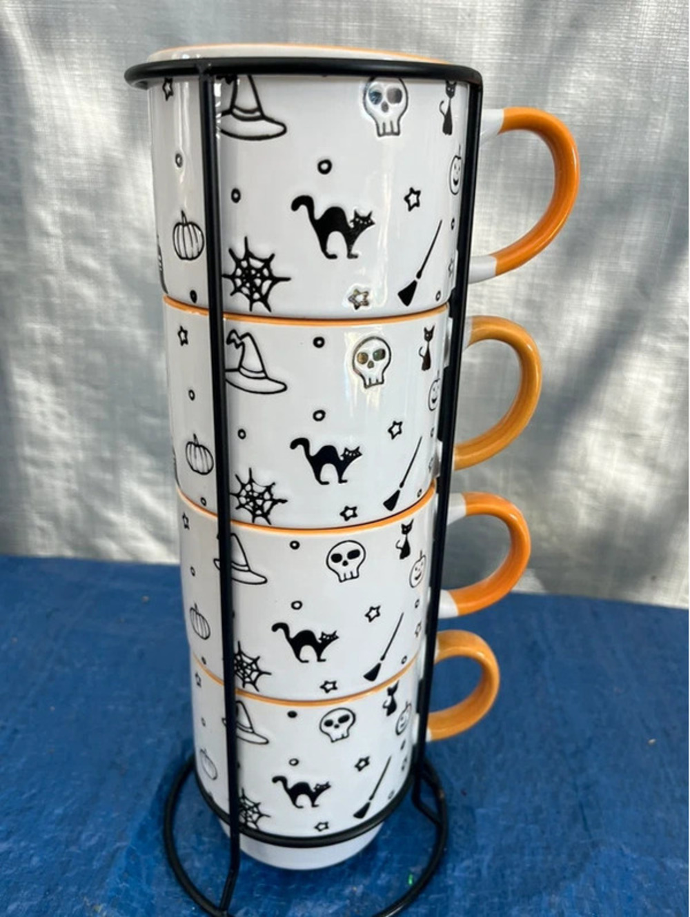 Halloween set a 4 cups mugs stackable on the rack